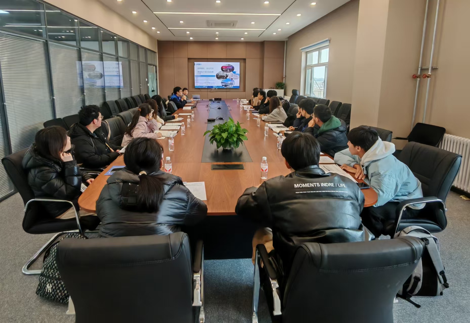 大连理工大学质料学院师生赴申博官网旅行交流 共话职业生长与手艺立异_公司新闻 - 申博官网